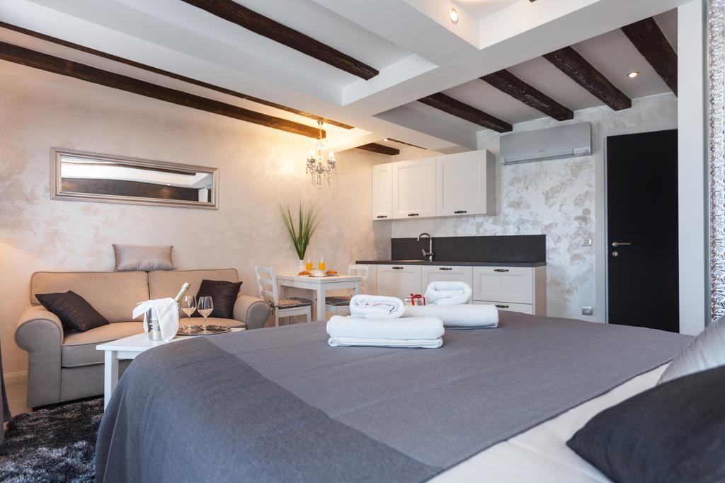 Royal Apartments Rovinj Eksteriør billede